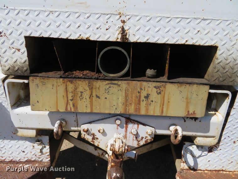 image for item DN5770 1989 Ford F800  digger derrick truck