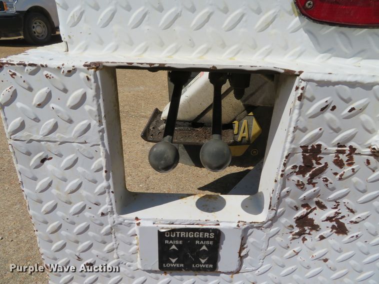 image for item DN5770 1989 Ford F800  digger derrick truck