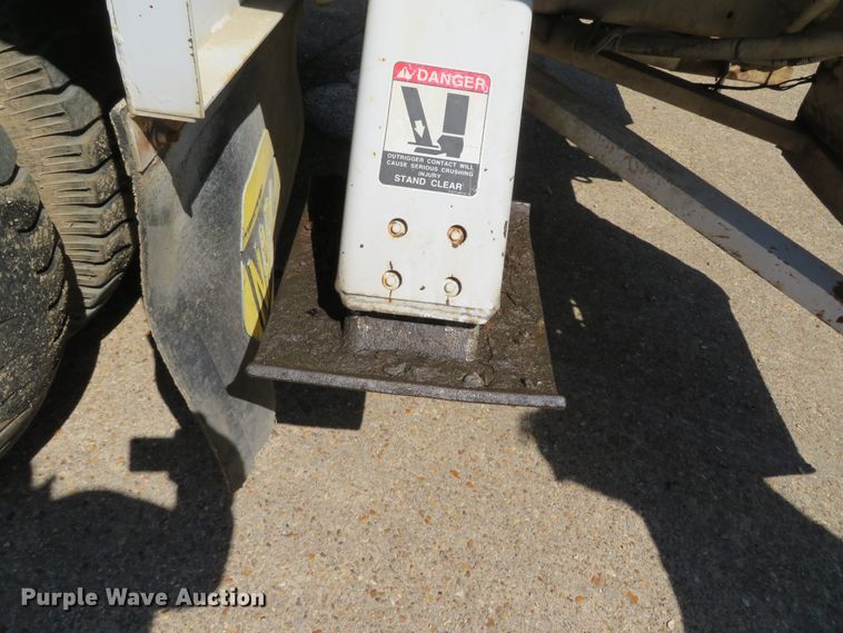 image for item DN5770 1989 Ford F800  digger derrick truck