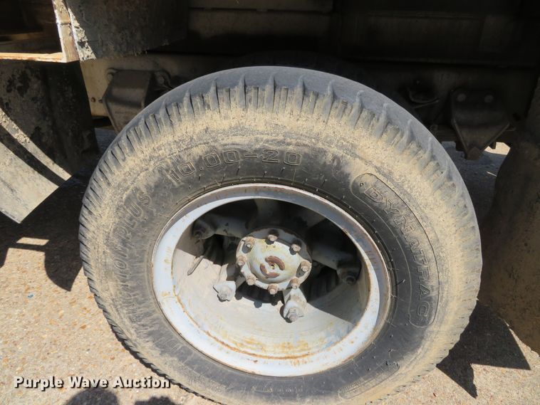 image for item DN5770 1989 Ford F800  digger derrick truck