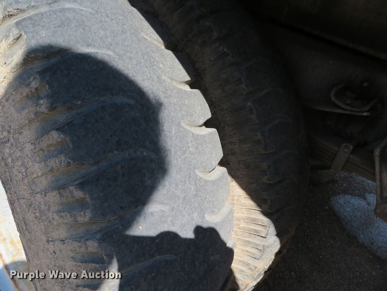 image for item DN5770 1989 Ford F800  digger derrick truck