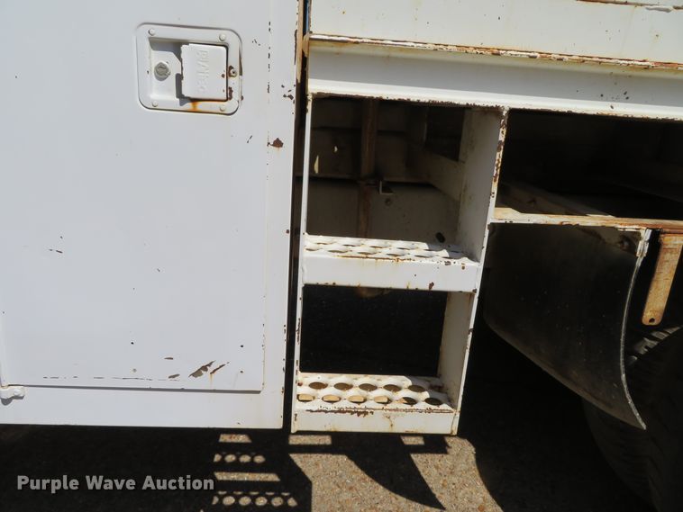 image for item DN5770 1989 Ford F800  digger derrick truck