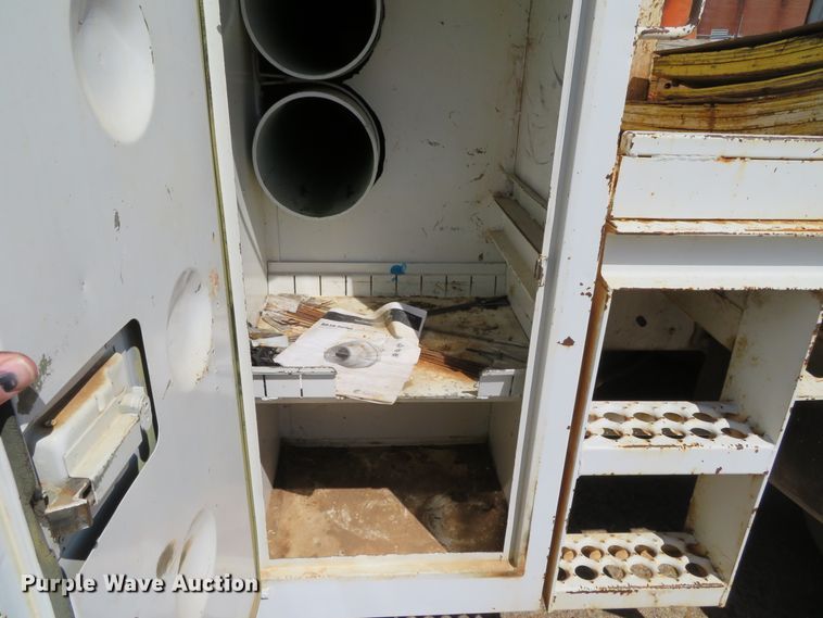 image for item DN5770 1989 Ford F800  digger derrick truck