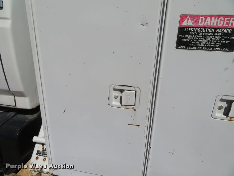 image for item DN5770 1989 Ford F800  digger derrick truck