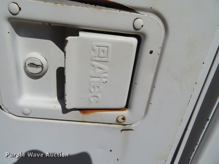 image for item DN5770 1989 Ford F800  digger derrick truck