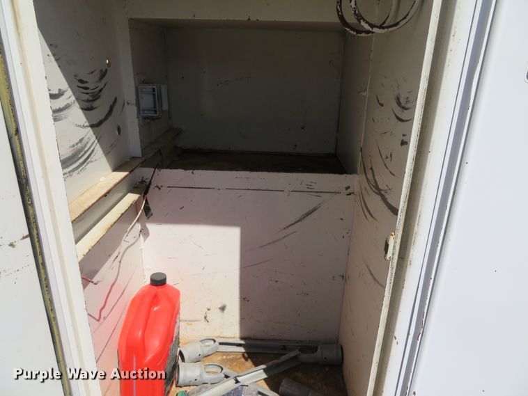 image for item DN5770 1989 Ford F800  digger derrick truck