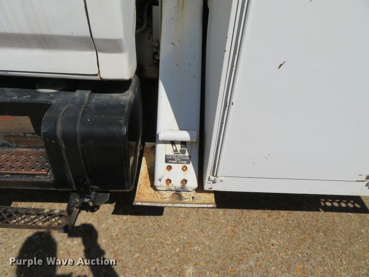 image for item DN5770 1989 Ford F800  digger derrick truck