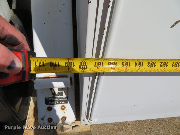 image for item DN5770 1989 Ford F800  digger derrick truck