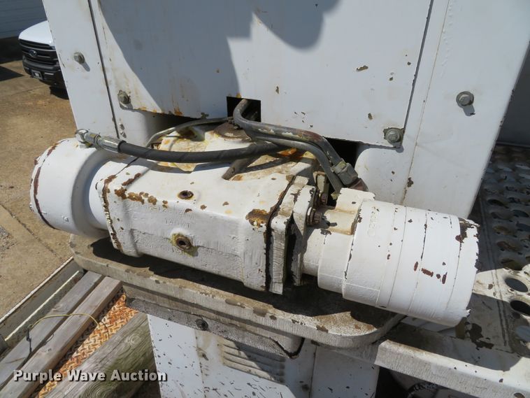 image for item DN5770 1989 Ford F800  digger derrick truck