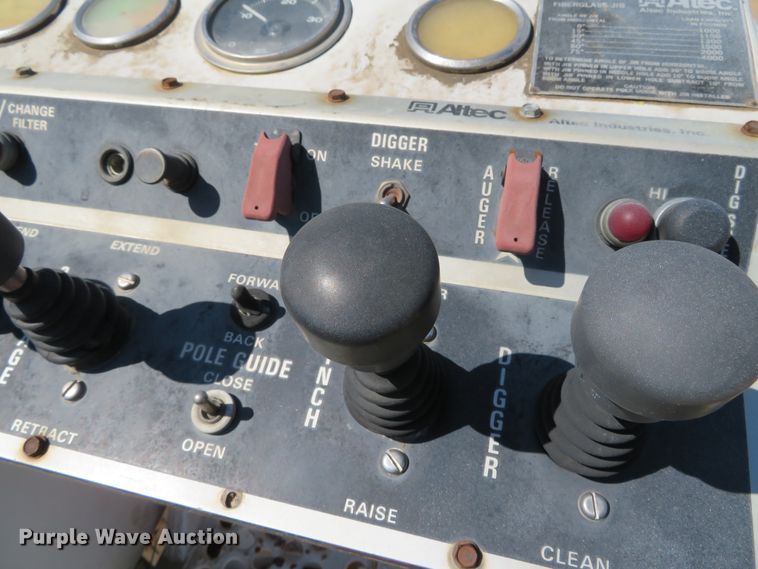 image for item DN5770 1989 Ford F800  digger derrick truck