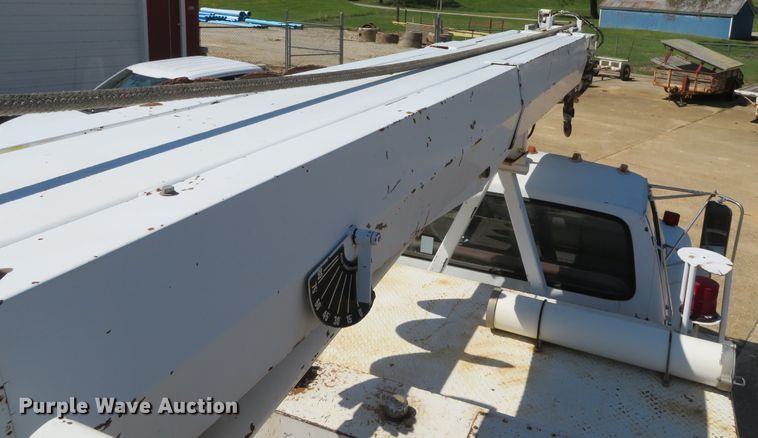 image for item DN5770 1989 Ford F800  digger derrick truck