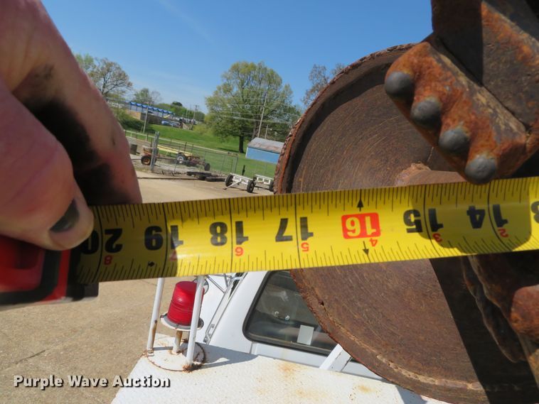 image for item DN5770 1989 Ford F800  digger derrick truck