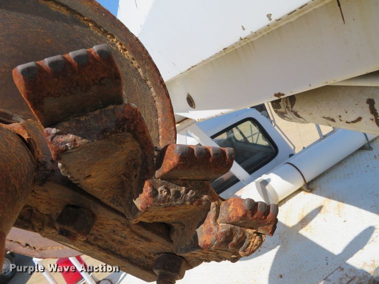 image for item DN5770 1989 Ford F800  digger derrick truck