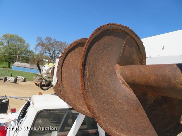 image for item DN5770 1989 Ford F800  digger derrick truck