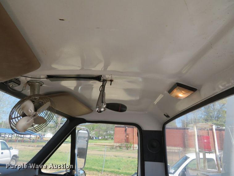 image for item DN5770 1989 Ford F800  digger derrick truck