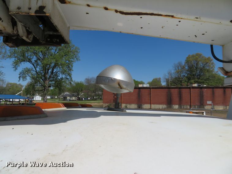 image for item DN5770 1989 Ford F800  digger derrick truck