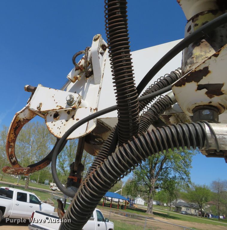 image for item DN5770 1989 Ford F800  digger derrick truck