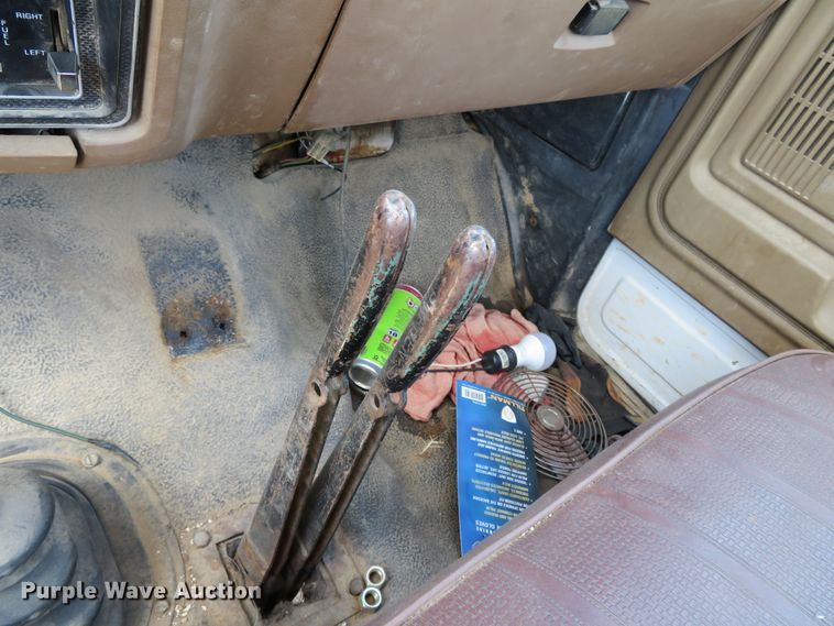 image for item DN5770 1989 Ford F800  digger derrick truck