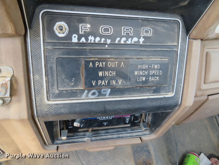 image for item DN5770 1989 Ford F800  digger derrick truck