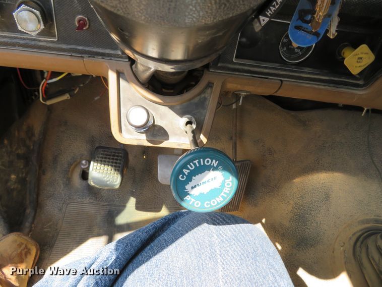 image for item DN5770 1989 Ford F800  digger derrick truck