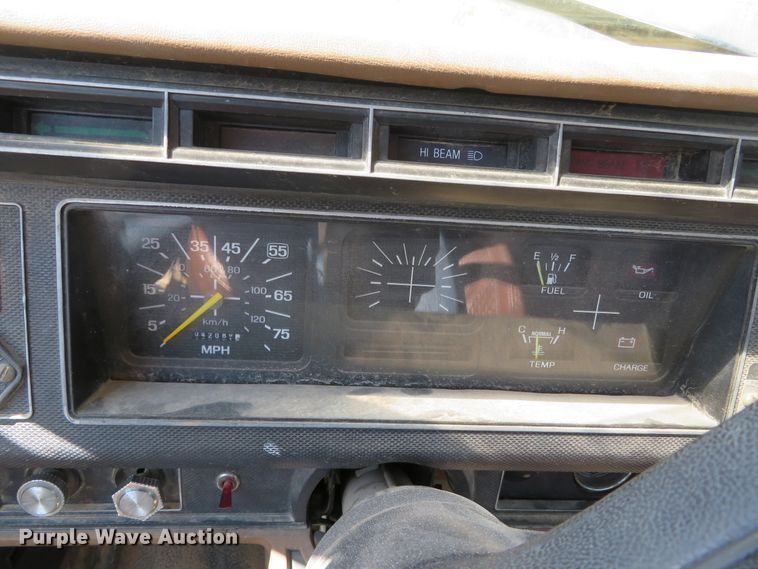 image for item DN5770 1989 Ford F800  digger derrick truck