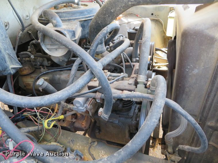 image for item DN5770 1989 Ford F800  digger derrick truck