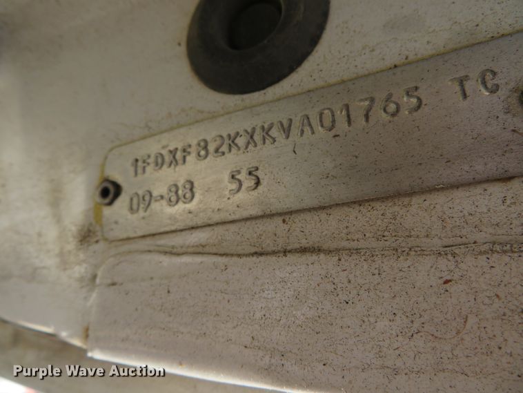 image for item DN5770 1989 Ford F800  digger derrick truck