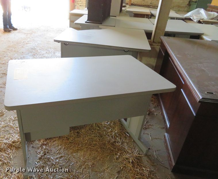 image for item DN5782 Office furniture