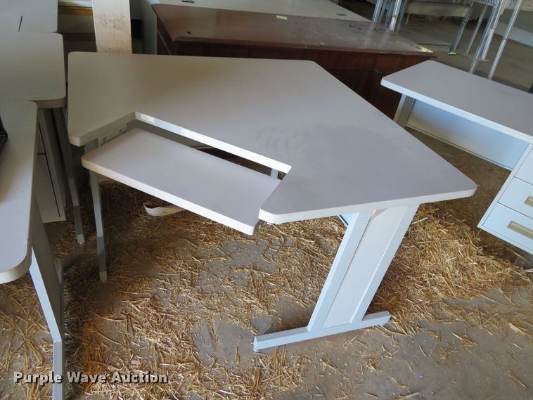 image for item DN5782 Office furniture