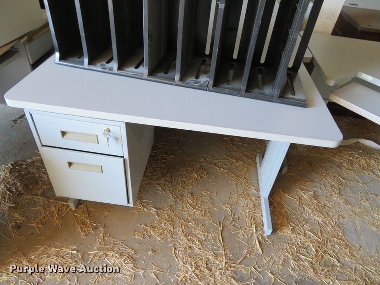 image for item DN5782 Office furniture