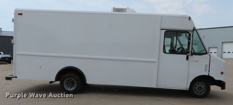 image for item DN5806 2005 Ford E450  delivery truck