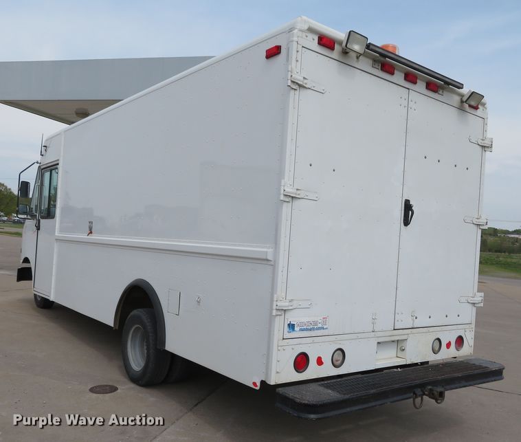 image for item DN5806 2005 Ford E450  delivery truck