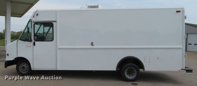 image for item DN5806 2005 Ford E450  delivery truck
