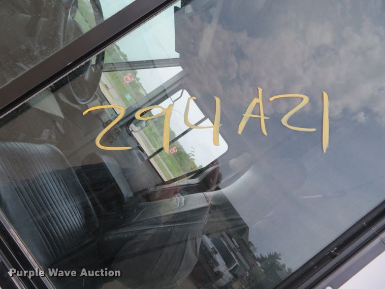 image for item DN5806 2005 Ford E450  delivery truck