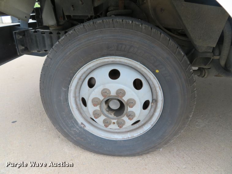 image for item DN5806 2005 Ford E450  delivery truck