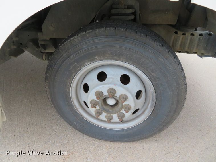 image for item DN5806 2005 Ford E450  delivery truck