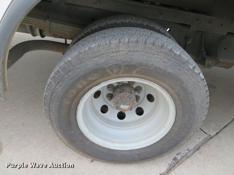 image for item DN5806 2005 Ford E450  delivery truck