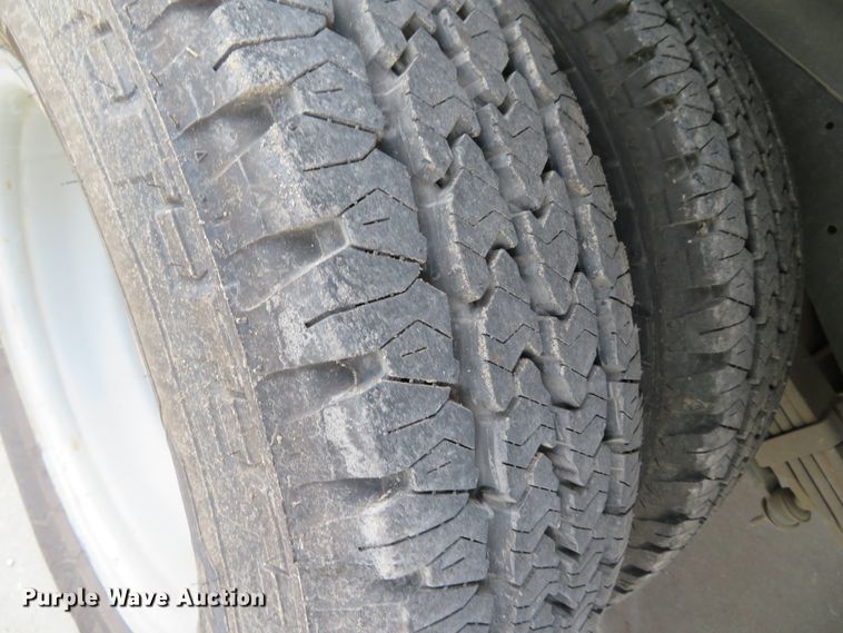 image for item DN5806 2005 Ford E450  delivery truck