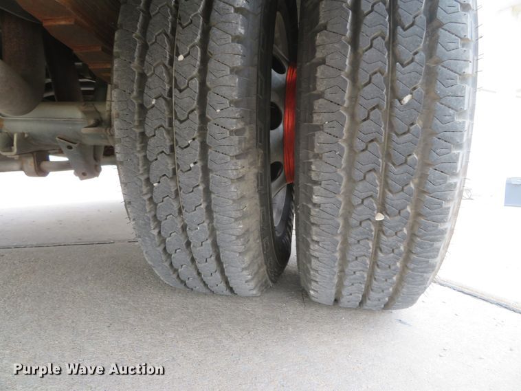 image for item DN5806 2005 Ford E450  delivery truck