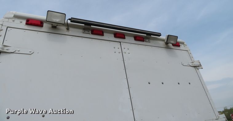 image for item DN5806 2005 Ford E450  delivery truck