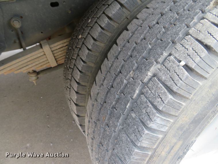 image for item DN5806 2005 Ford E450  delivery truck