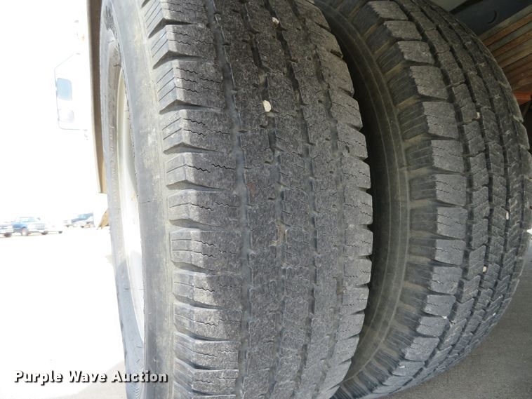 image for item DN5806 2005 Ford E450  delivery truck