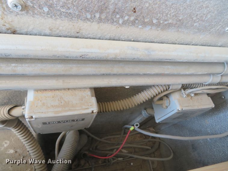 image for item DN5806 2005 Ford E450  delivery truck