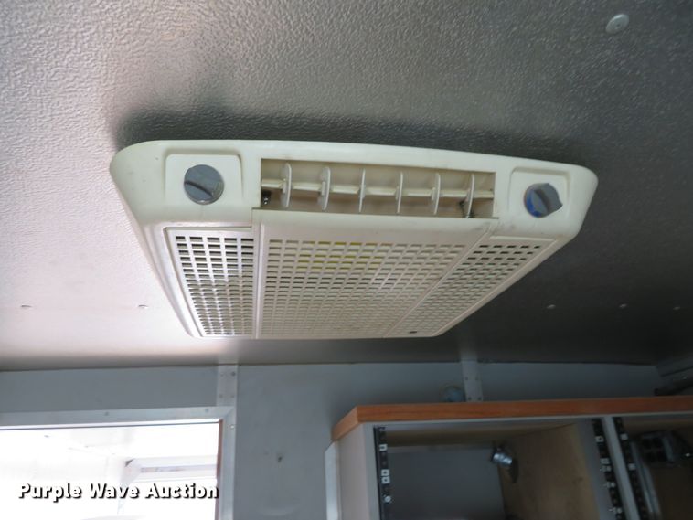 image for item DN5806 2005 Ford E450  delivery truck