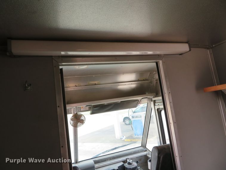 image for item DN5806 2005 Ford E450  delivery truck