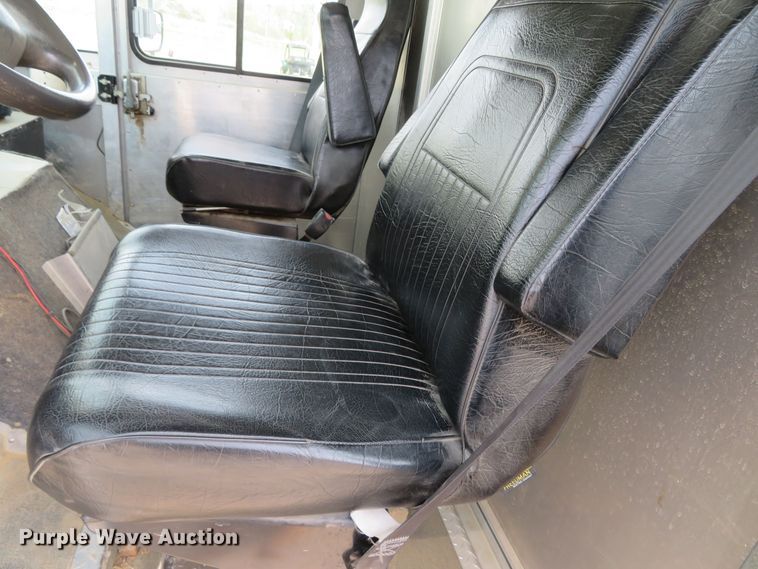 image for item DN5806 2005 Ford E450  delivery truck