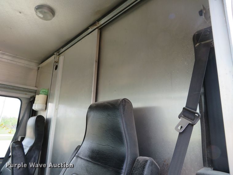 image for item DN5806 2005 Ford E450  delivery truck