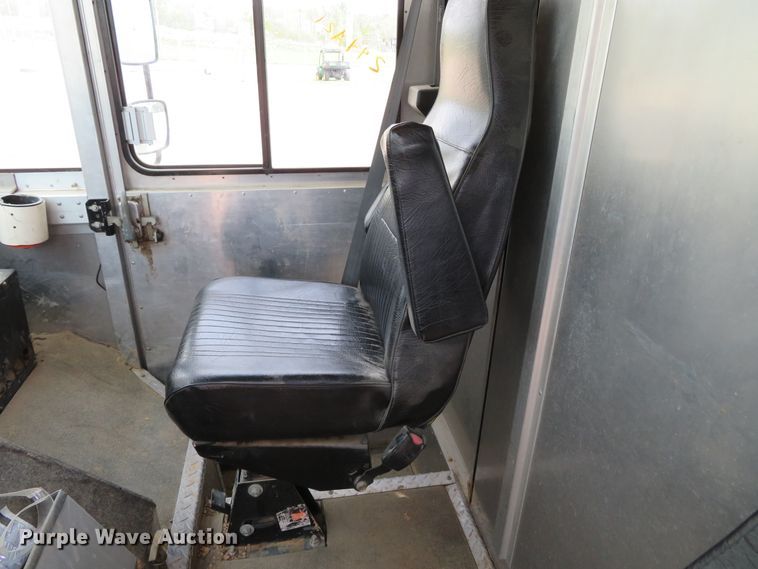 image for item DN5806 2005 Ford E450  delivery truck