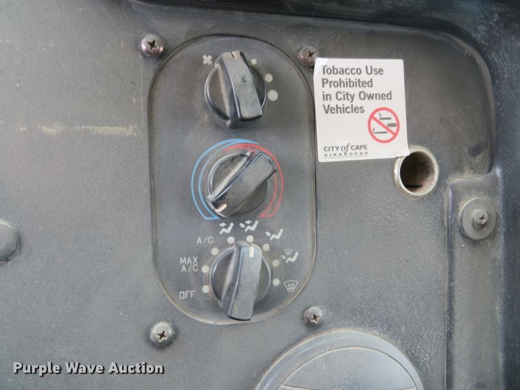 image for item DN5806 2005 Ford E450  delivery truck