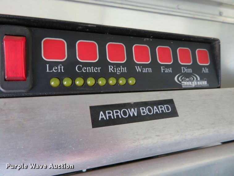 image for item DN5806 2005 Ford E450  delivery truck